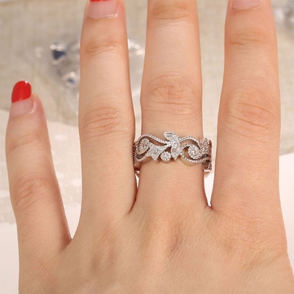 Cinderella's Closet Jewelry - 925 Sterling Silver White Topaz Ring